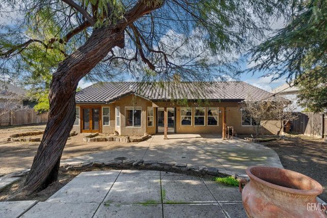 5109 Ursa Court, Bakersfield, CA 93306