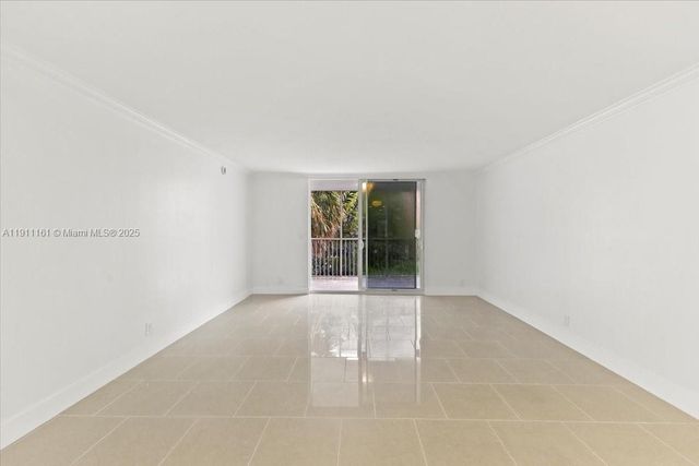 319 NE 14th Ave 201, Hallandale Beach, FL 33009