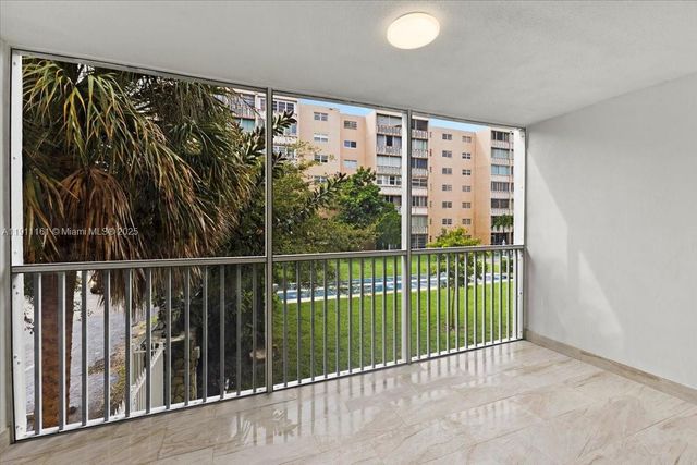 319 NE 14th Ave 201, Hallandale Beach, FL 33009
