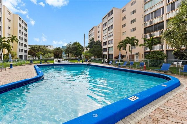 319 NE 14th Ave 201, Hallandale Beach, FL 33009