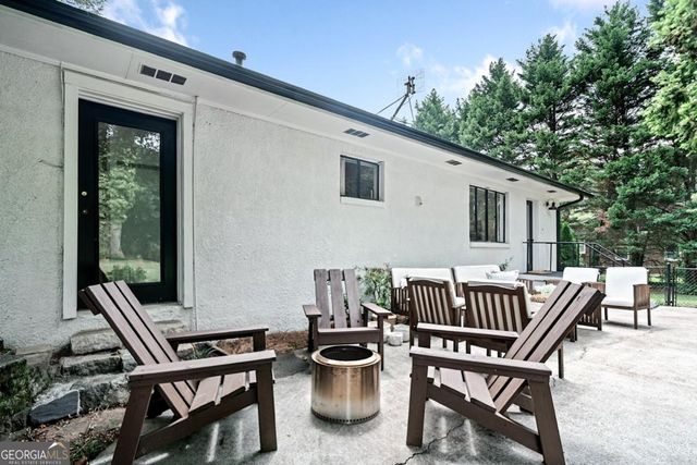 713 Meadowbrook Lane NE, Marietta, GA 30060