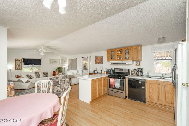 19650 E SQUAW VALLEY Parkway, Black Canyon City, AZ 85324