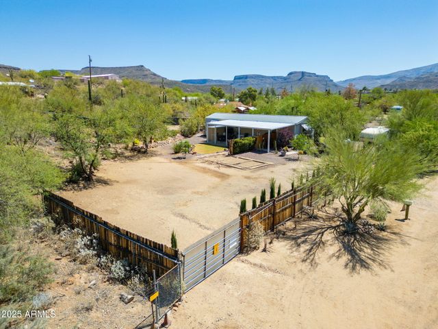 19650 E SQUAW VALLEY Parkway, Black Canyon City, AZ 85324