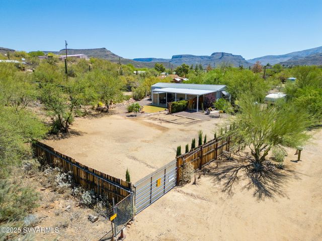 19650 E SQUAW VALLEY Parkway, Black Canyon City, AZ 85324