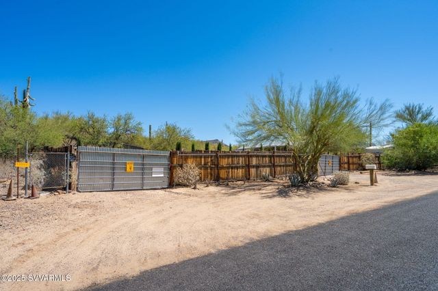 19650 E SQUAW VALLEY Parkway, Black Canyon City, AZ 85324