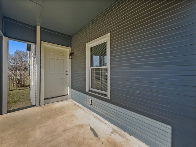 959 E Broadway Avenue, Fort Worth, TX 76104