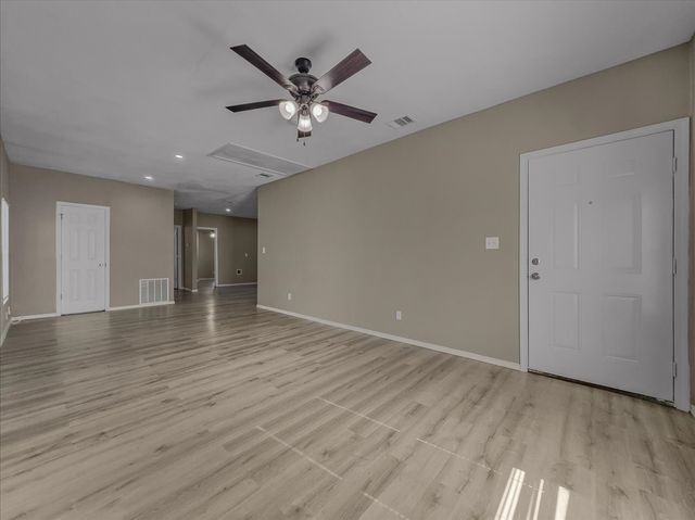 959 E Broadway Avenue, Fort Worth, TX 76104