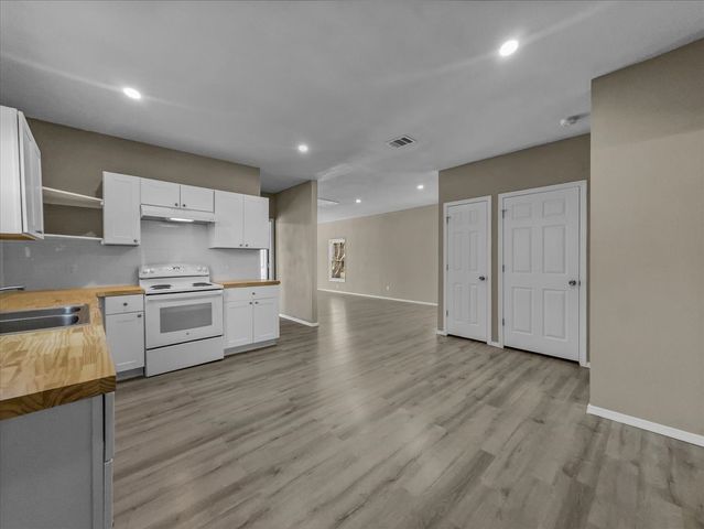 959 E Broadway Avenue, Fort Worth, TX 76104