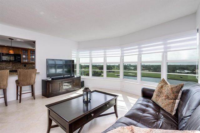 2500 NE 48th Lane 609, Fort Lauderdale, FL 33308