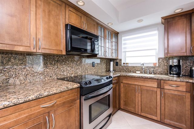 2500 NE 48th Lane 609, Fort Lauderdale, FL 33308