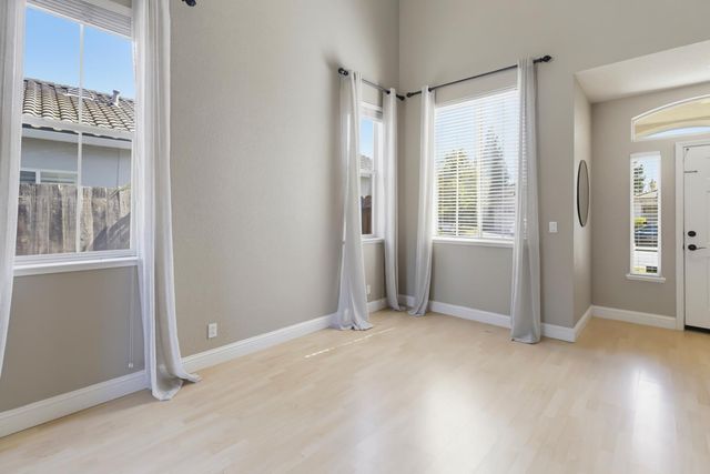 1080 Rudgwick Dr, Roseville, CA 95747
