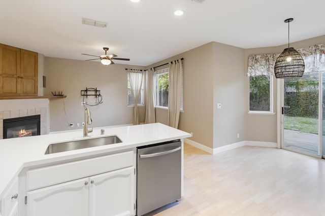 1080 Rudgwick Dr, Roseville, CA 95747