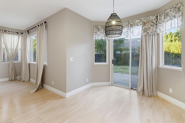 1080 Rudgwick Dr, Roseville, CA 95747