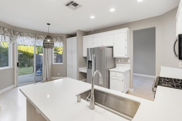 1080 Rudgwick Dr, Roseville, CA 95747
