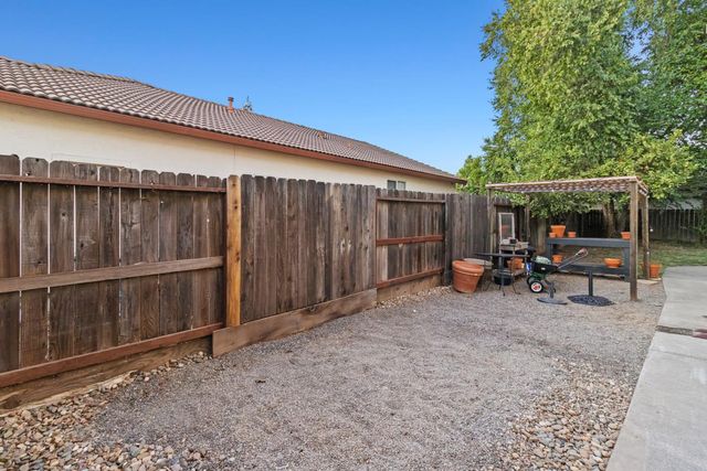 1080 Rudgwick Dr, Roseville, CA 95747