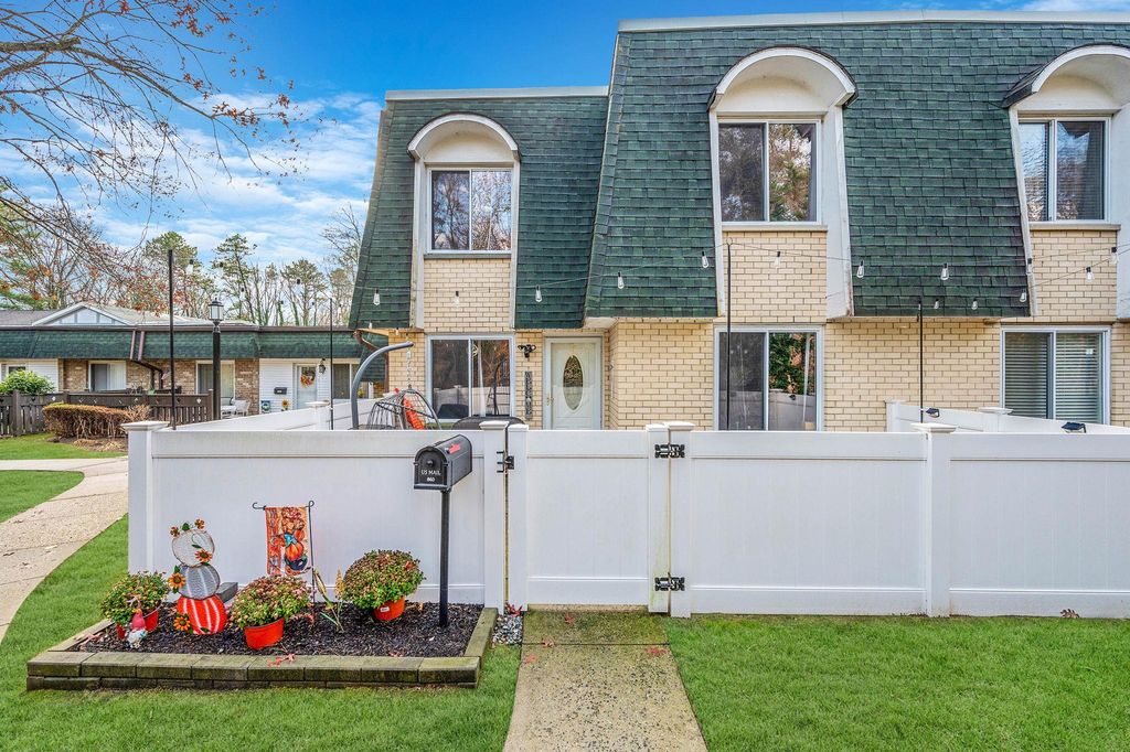 860 Birchwood Road, Medford, NY 11763