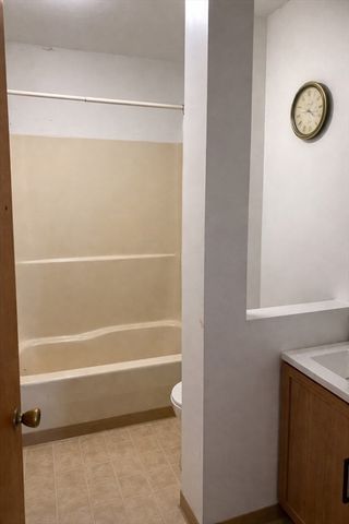 74 Lakewood 2R, Worcester, MA 01603