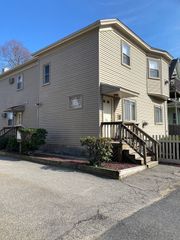 74 Lakewood 2R, Worcester, MA 01603