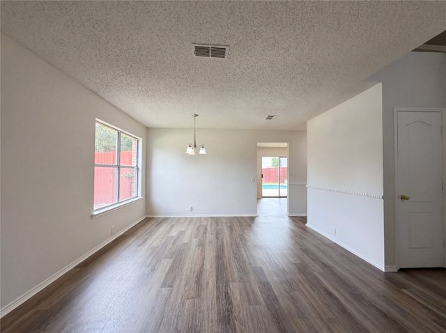 7001 Edmundson Drive, Arlington, TX 76002