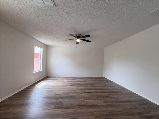 7001 Edmundson Drive, Arlington, TX 76002