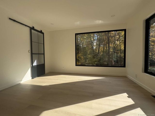 11 Coachman Lane, Woodbridge, CT 06525