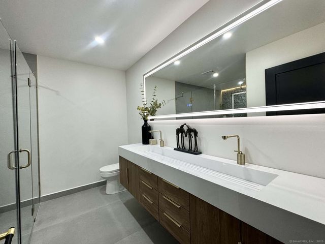 11 Coachman Lane, Woodbridge, CT 06525