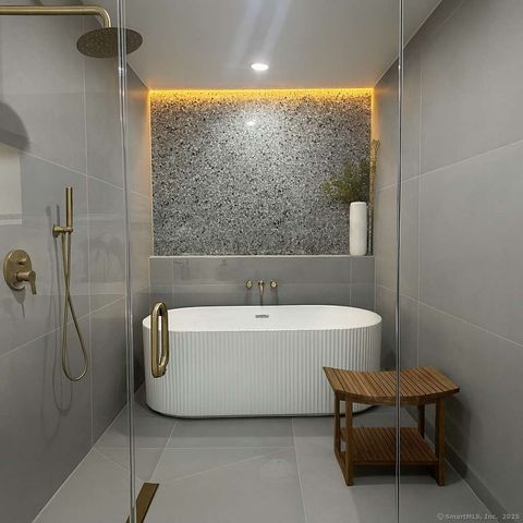 11 Coachman Lane, Woodbridge, CT 06525