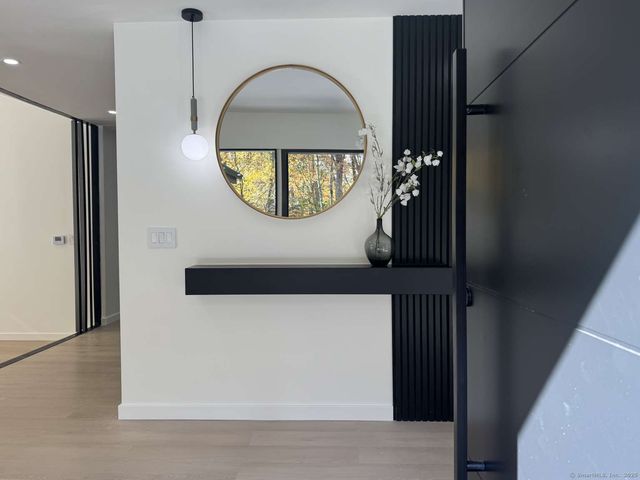 11 Coachman Lane, Woodbridge, CT 06525