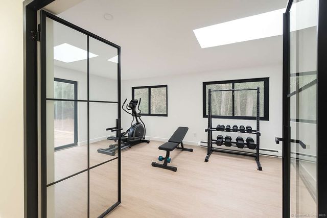 11 Coachman Lane, Woodbridge, CT 06525