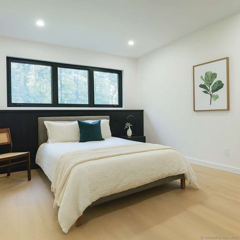 11 Coachman Lane, Woodbridge, CT 06525