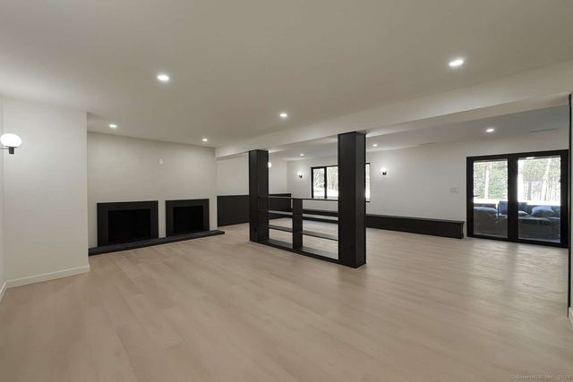 11 Coachman Lane, Woodbridge, CT 06525