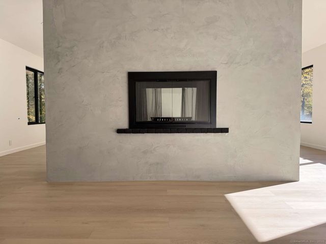 11 Coachman Lane, Woodbridge, CT 06525