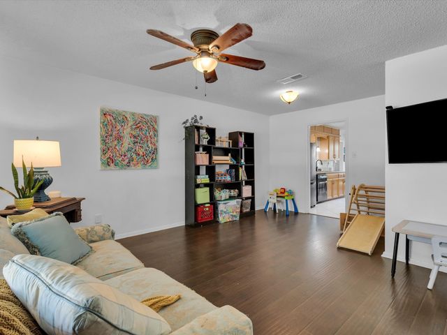 1318 Paisley Drive, Arlington, TX 76015
