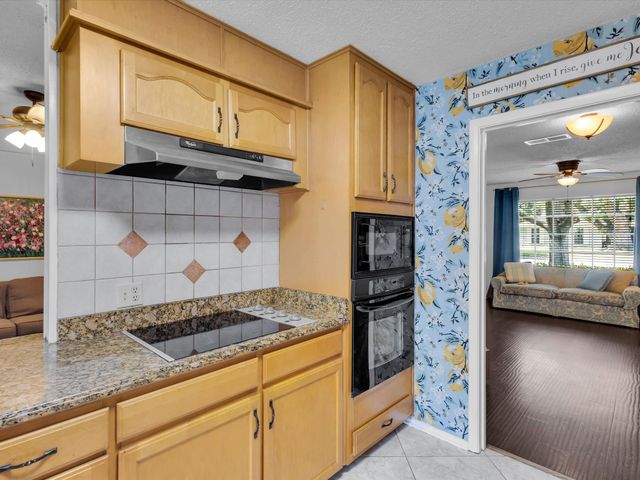 1318 Paisley Drive, Arlington, TX 76015