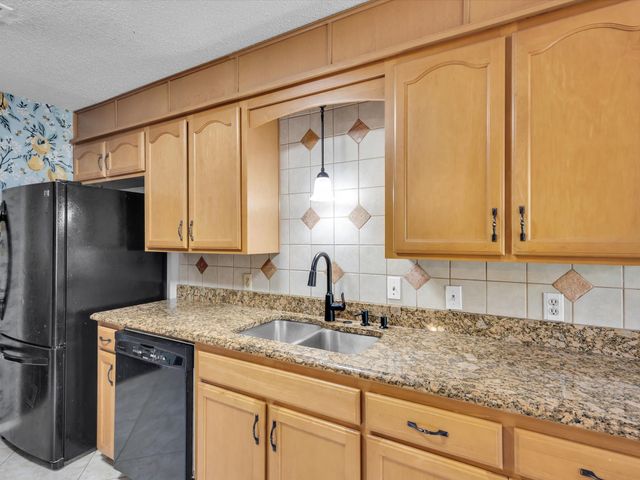 1318 Paisley Drive, Arlington, TX 76015
