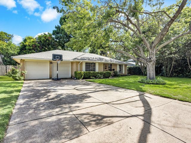 1318 Paisley Drive, Arlington, TX 76015