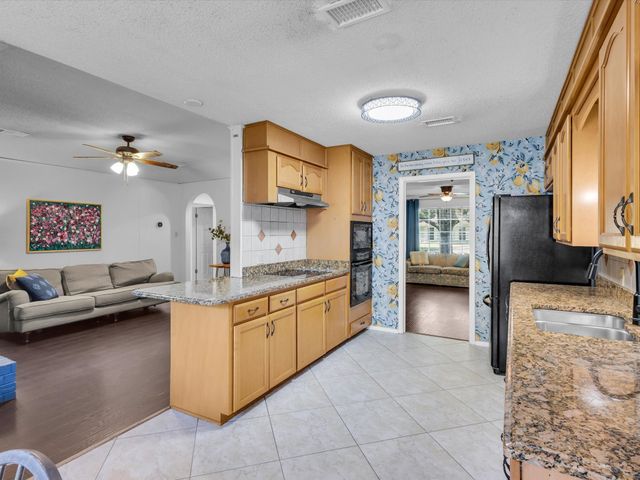 1318 Paisley Drive, Arlington, TX 76015
