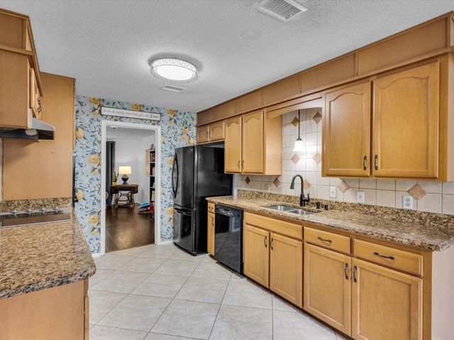 1318 Paisley Drive, Arlington, TX 76015