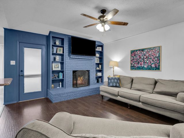 1318 Paisley Drive, Arlington, TX 76015