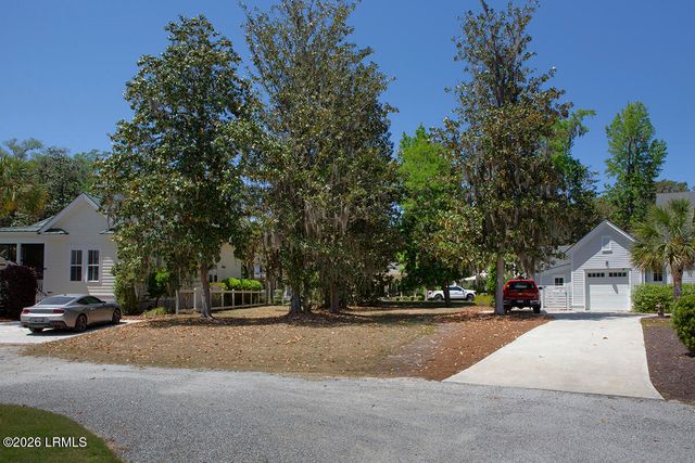 98 Gautier Place, Beaufort, SC 29902