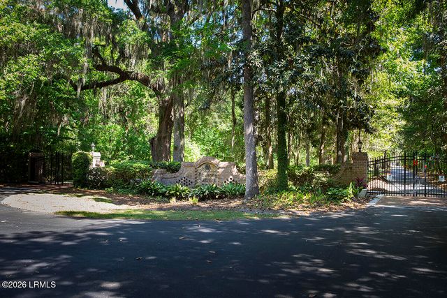 98 Gautier Place, Beaufort, SC 29902