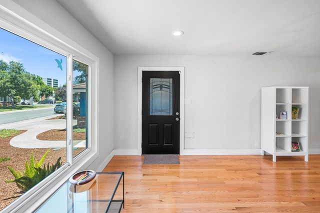 5342 6th Ave, Sacramento, CA 95820