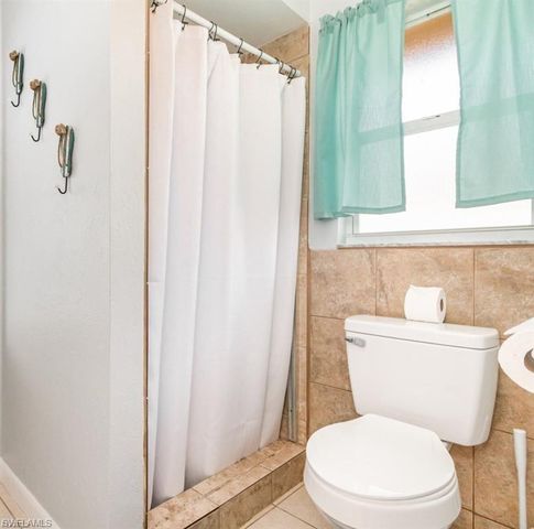 922 SE 25th LN, Cape Coral, FL 33904