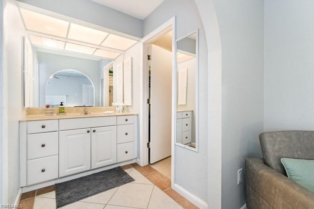 922 SE 25th LN, Cape Coral, FL 33904