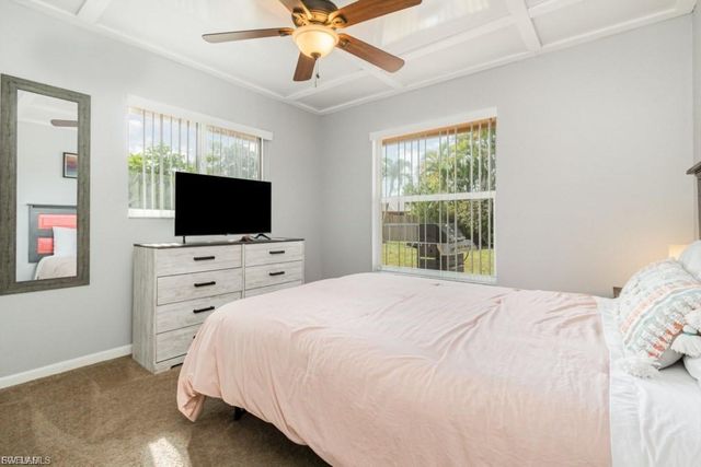 922 SE 25th LN, Cape Coral, FL 33904