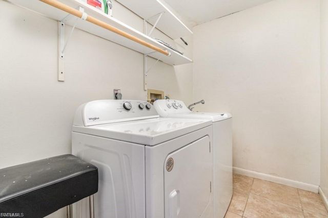 922 SE 25th LN, Cape Coral, FL 33904