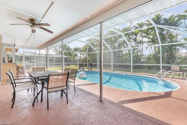 922 SE 25th LN, Cape Coral, FL 33904