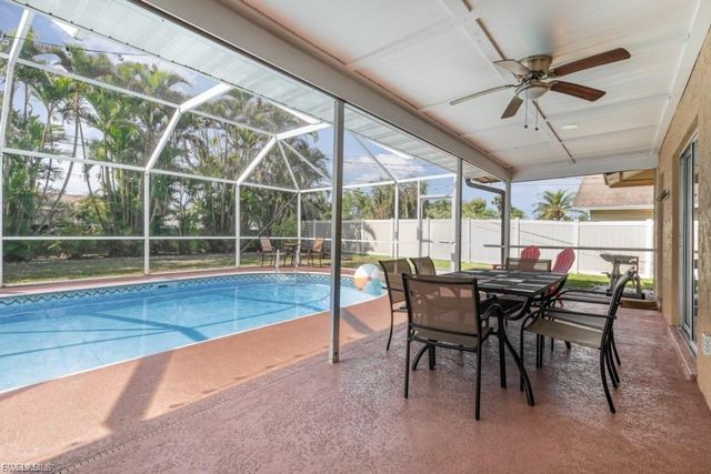 922 SE 25th LN, Cape Coral, FL 33904