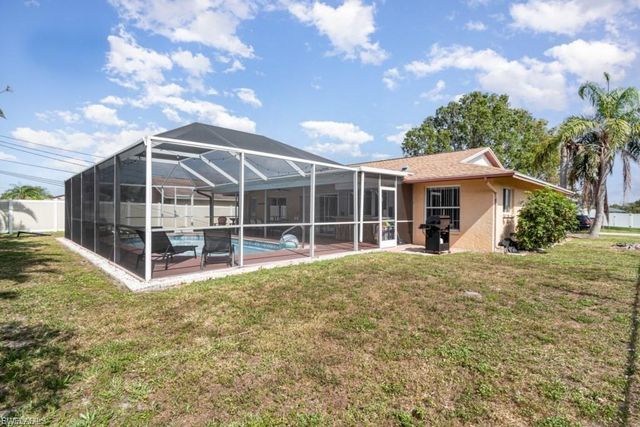 922 SE 25th LN, Cape Coral, FL 33904