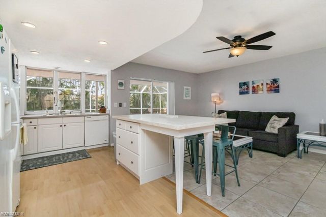 922 SE 25th LN, Cape Coral, FL 33904